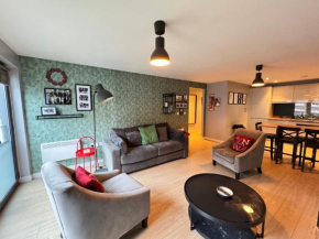 Centrally located apartment in Duke Street- free parking- two bathrooms